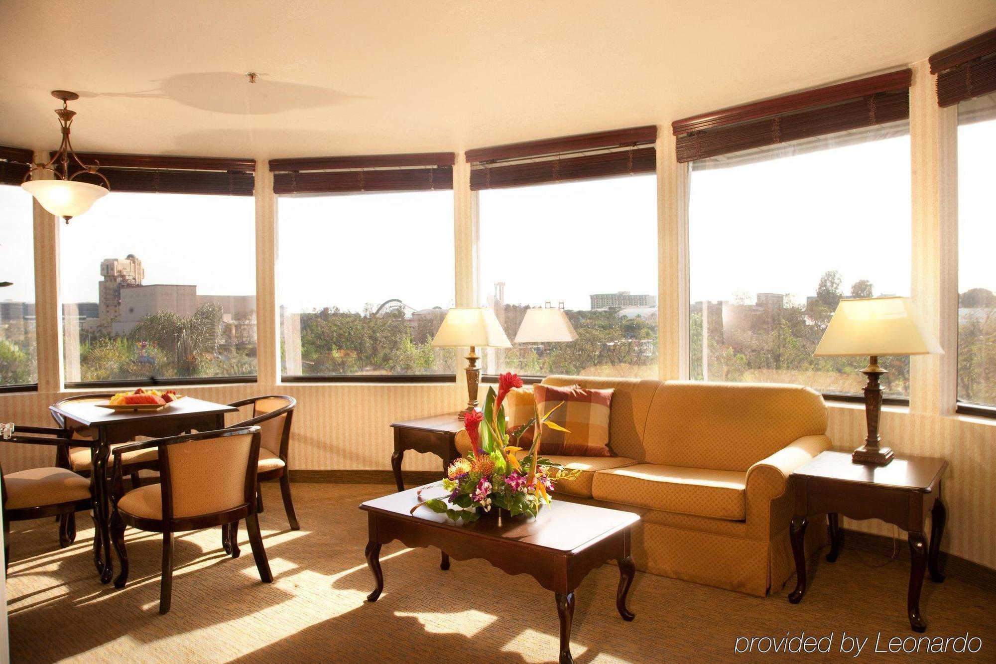 Carousel Inn And Suites Anaheim Beltér fotó