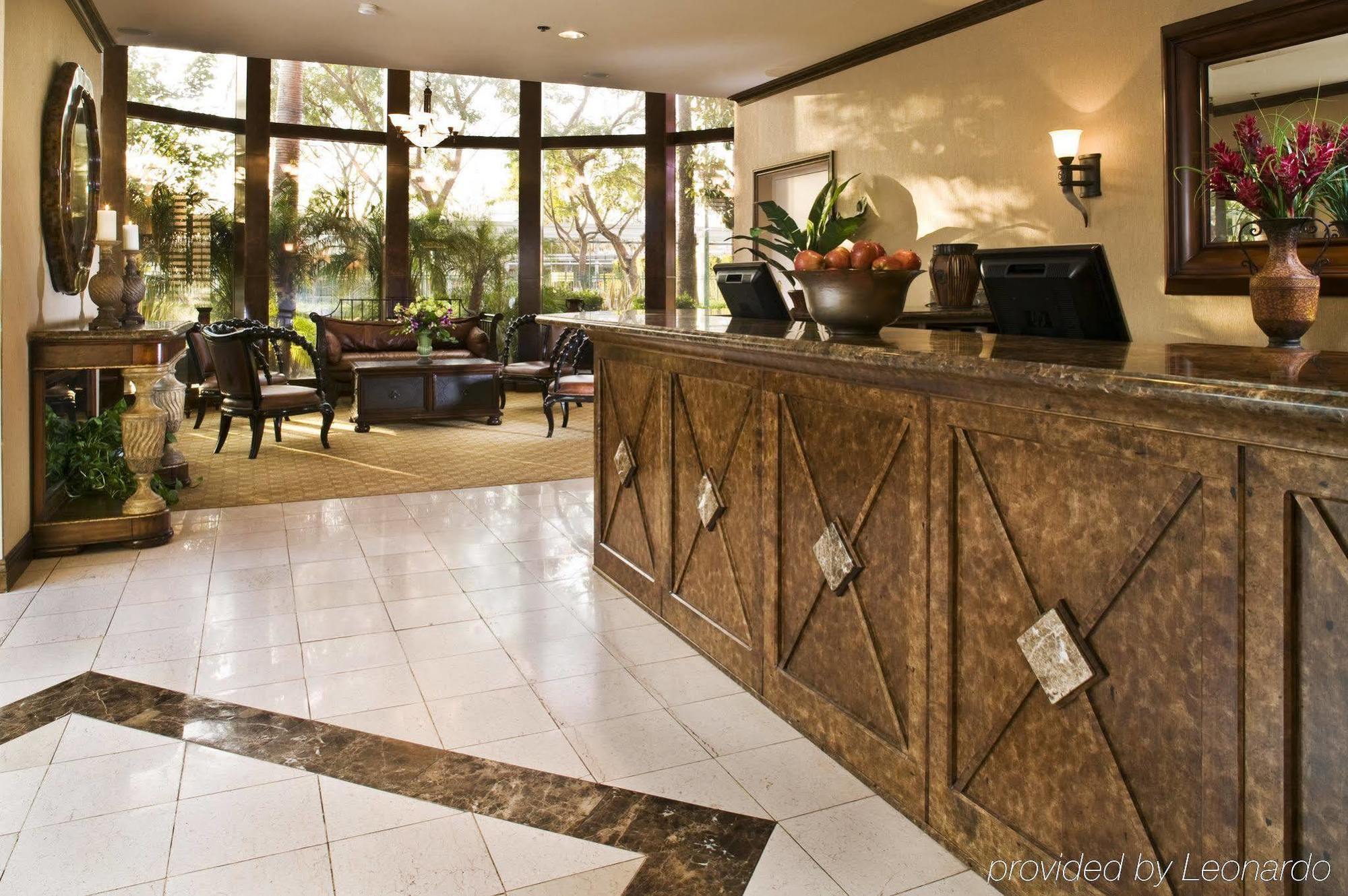 Carousel Inn And Suites Anaheim Beltér fotó