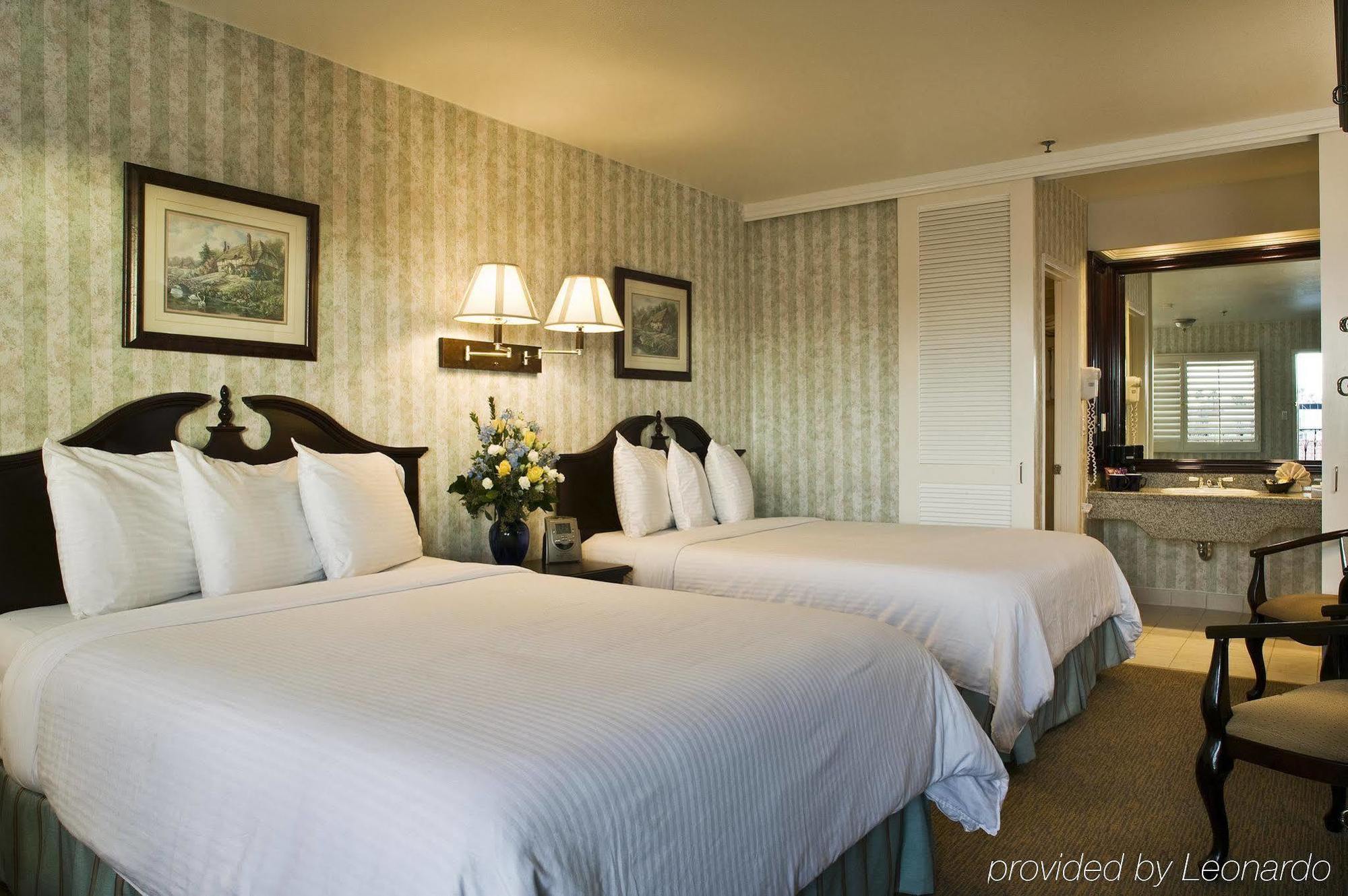 Carousel Inn And Suites Anaheim Szoba fotó